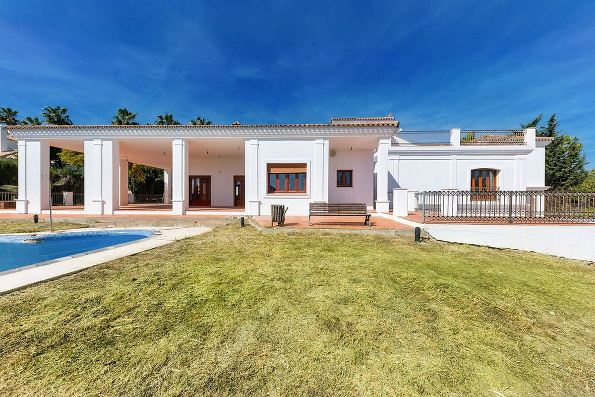 Villa for sale in Sotogrande Alto 1,450,000€